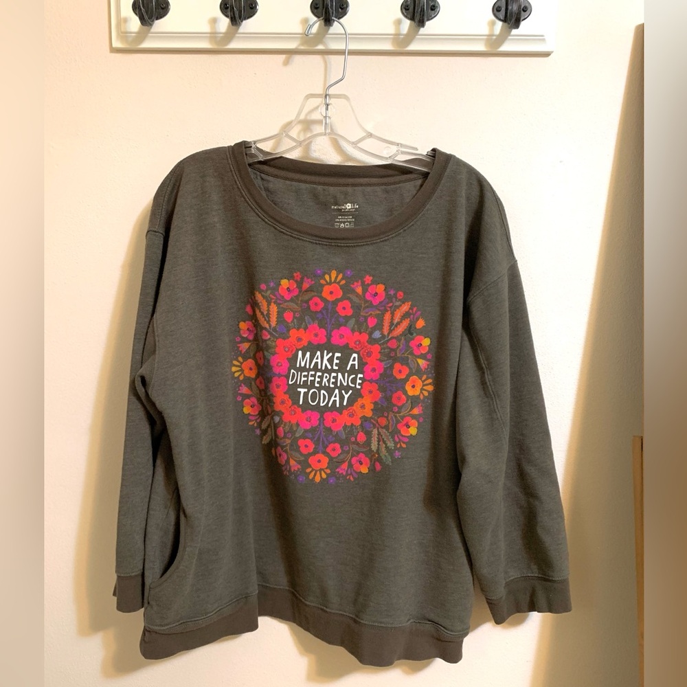 Natural Life Graphic comfy pocket sweatshirt Make a Difference Today womens XL